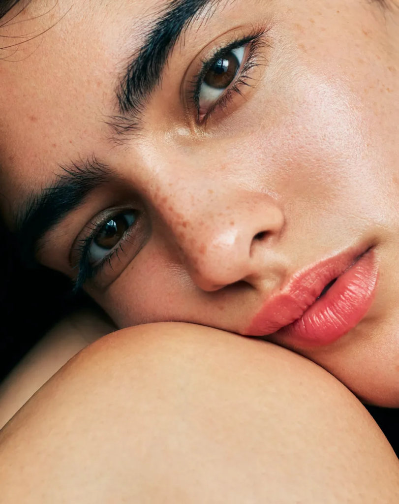 The Truth About Using Rosemary Oil For Your Eyebrows 